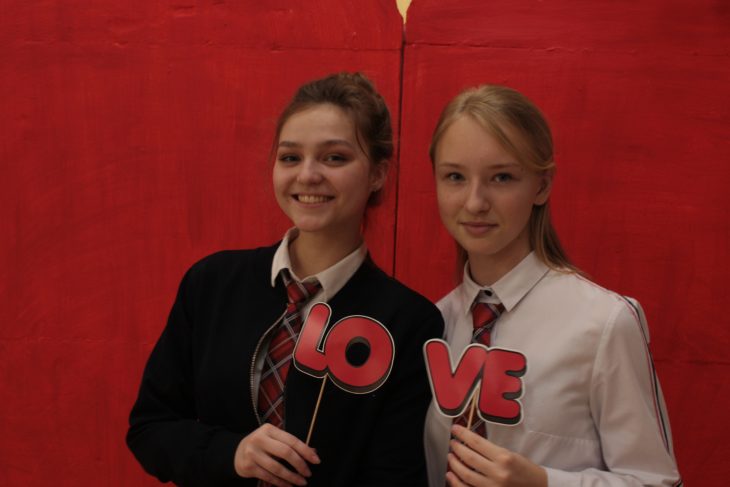Лицеистки в фотозоне
