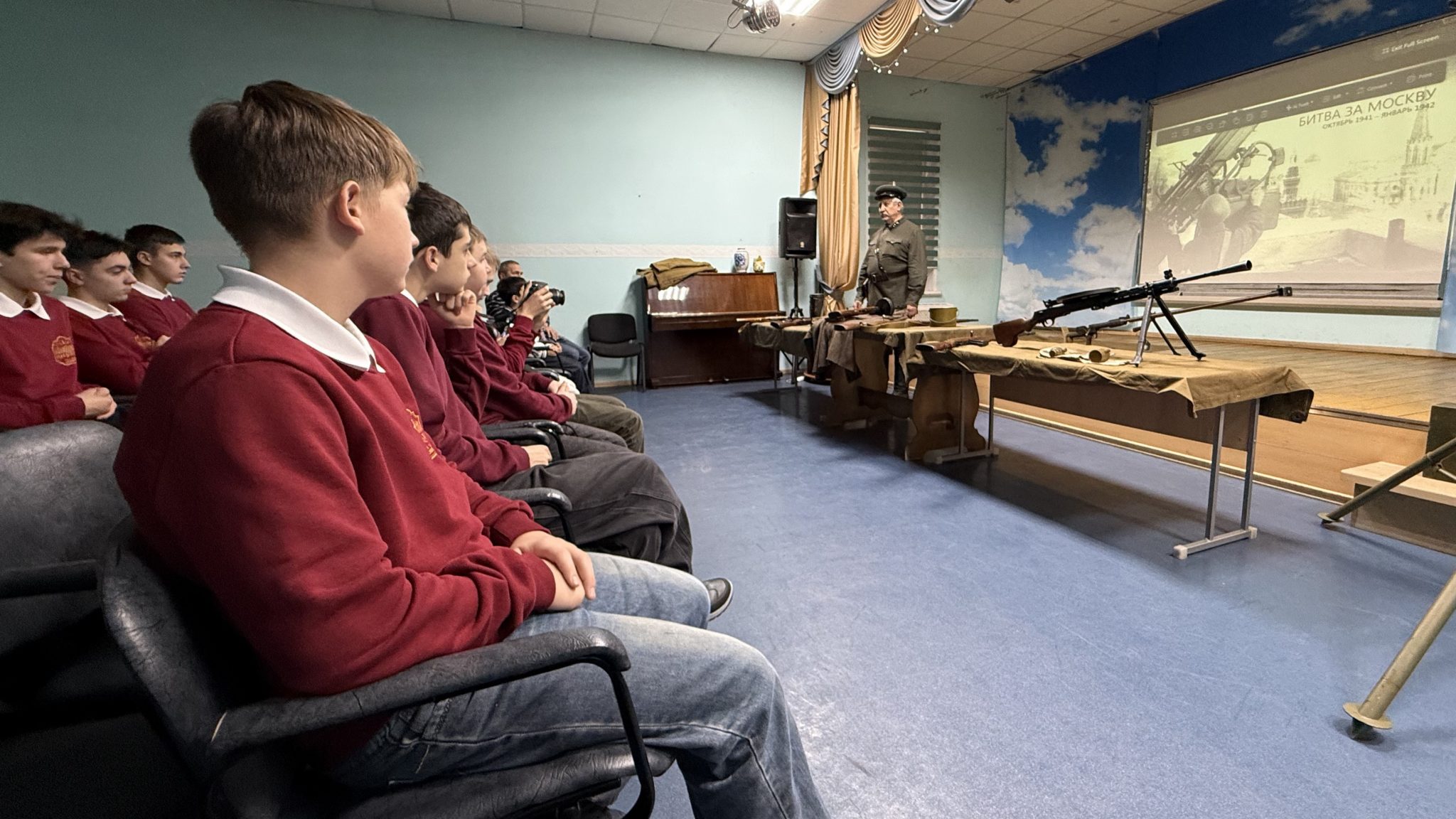 Лицеисты посетили интерактивную выставку “Оружие Победы”