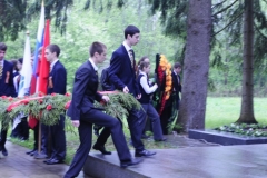 image047